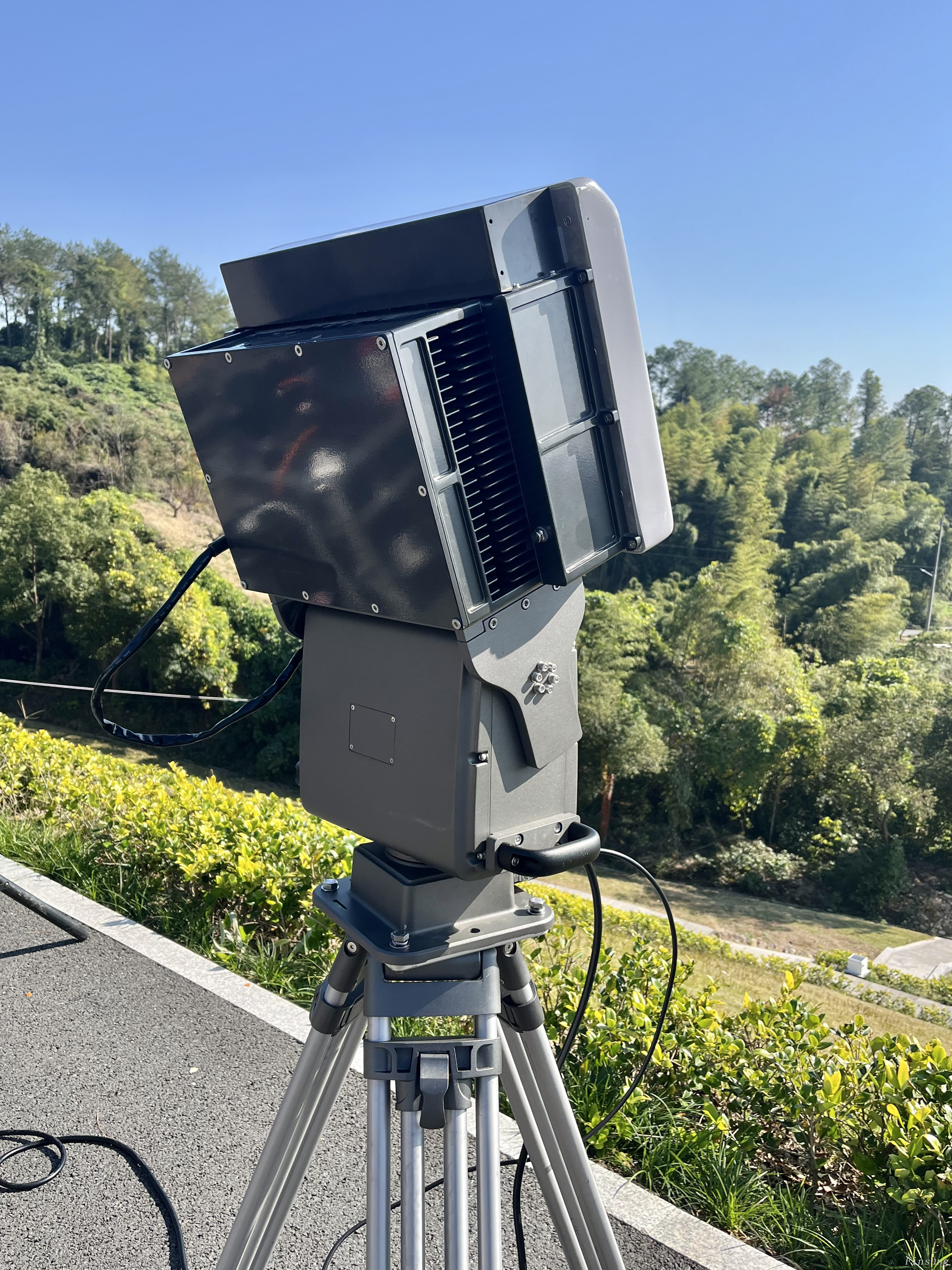 In China hergestellte UAV-Signalunterdrückung und Drohnen-Störsender mit Gimbal für 360°-Verteidigung