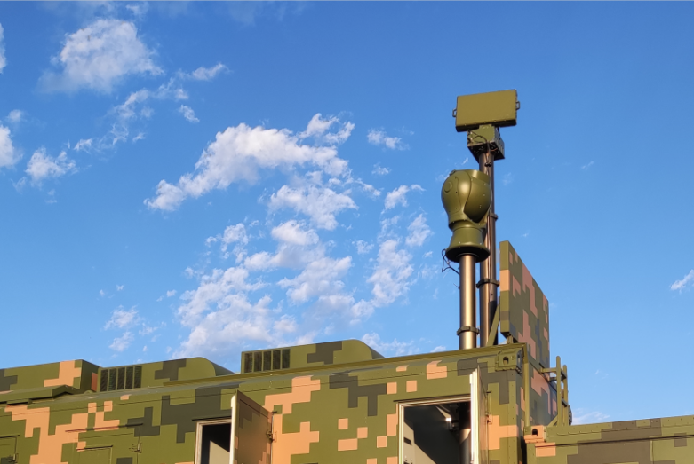 Am Fahrzeug montiertes Drohnenabwehrsystem1 